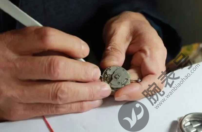 波爾手表調(diào)時間正反表針都能轉(zhuǎn)嗎